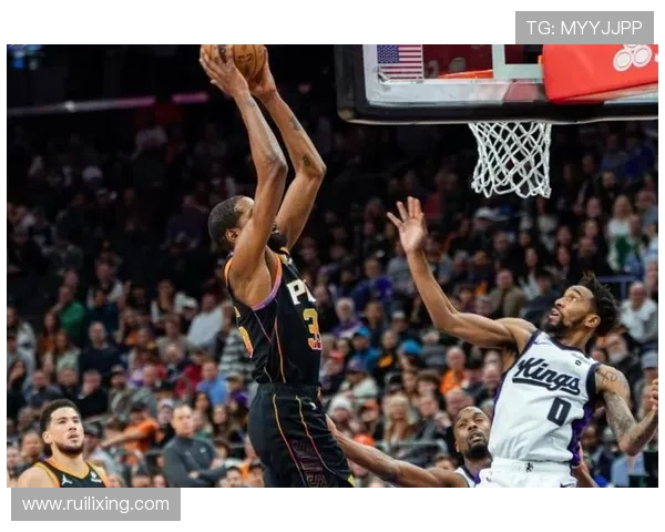 [NBA]杜兰特反击单手劈扣 詹姆斯双手飞扣回应.